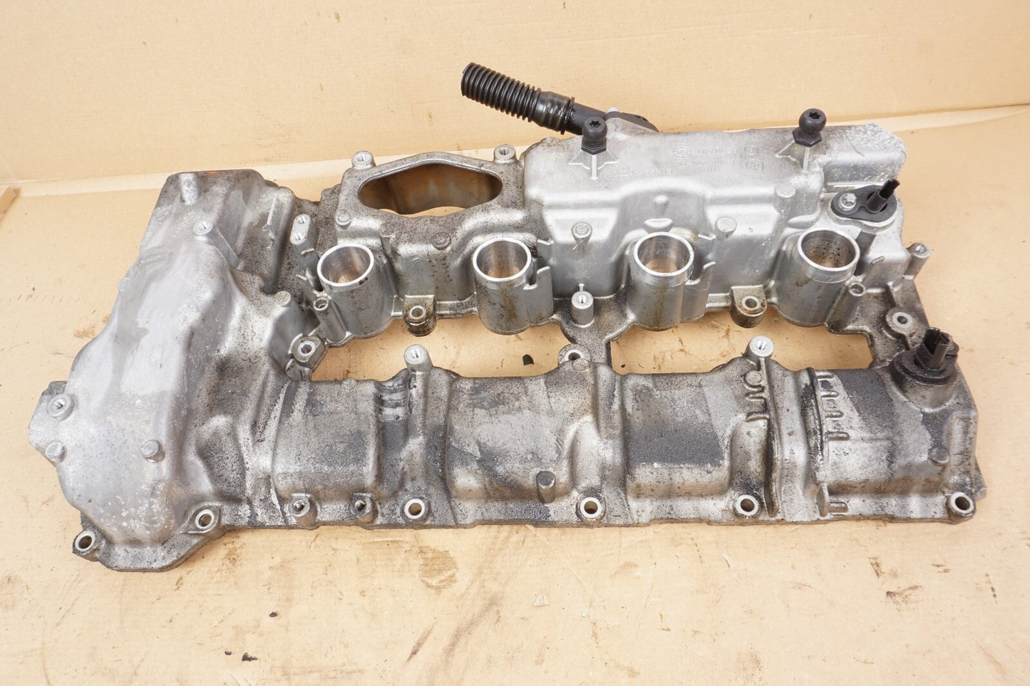 2012 - 2016 BMW 650i 550i 750i 4.4l Left Driver Side Valve Cover OEM