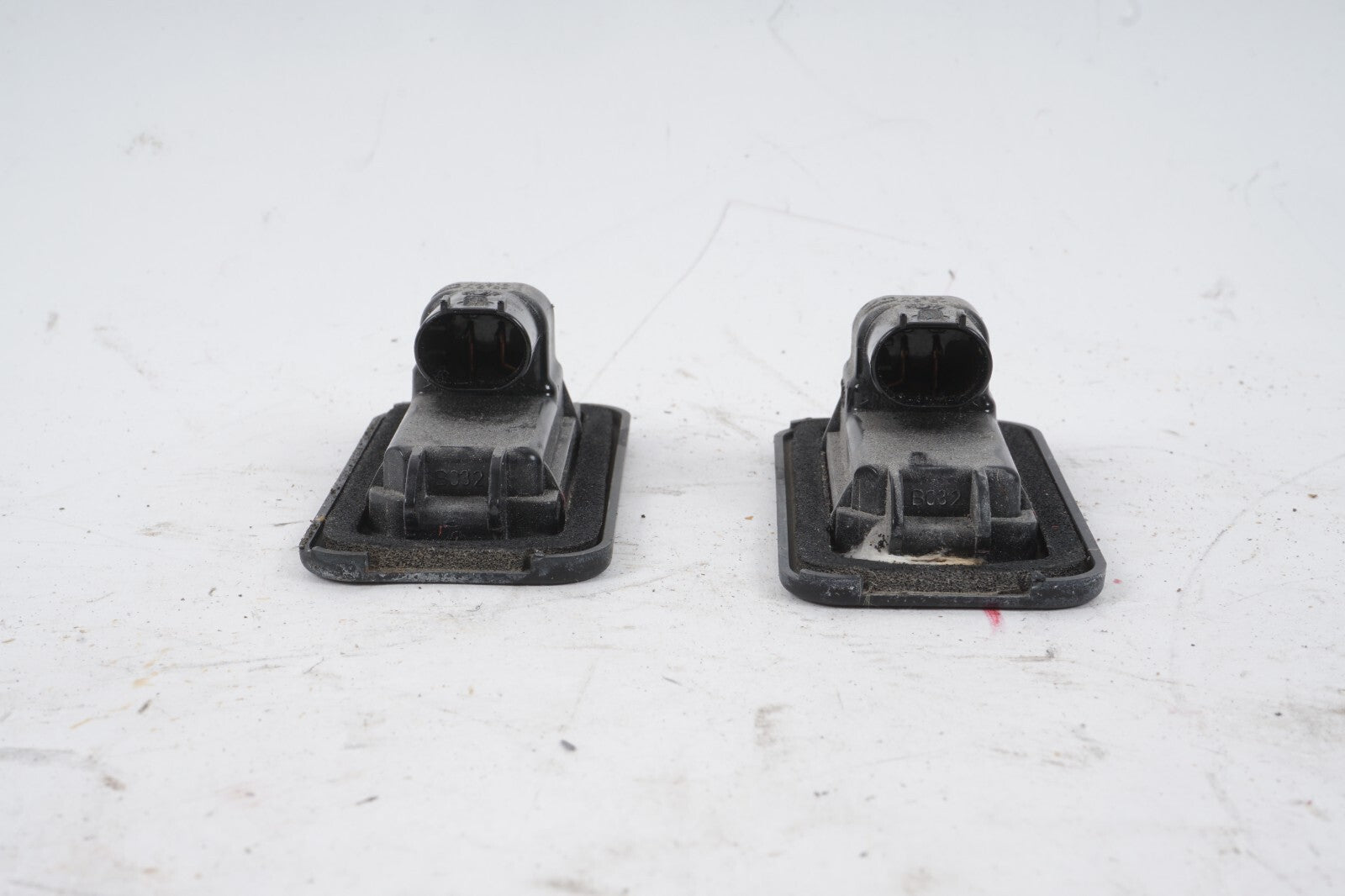 17 - 24 Alfa Romeo Giulia  REAR LICENSE PLATE LIGHT SET OF 2 68301170AA OEM