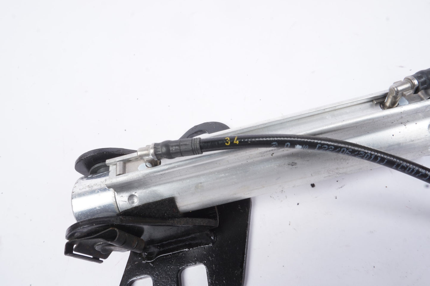 2006 - 2013 VOLVO C70 ROOF HYDRAULIC SHOCK LINE RIGHT PASSENGER SIDE 33 34 OEM