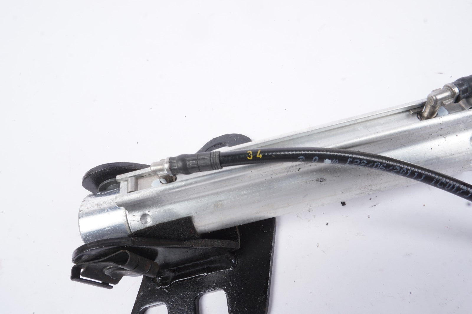 2006 - 2013 VOLVO C70 ROOF HYDRAULIC SHOCK LINE RIGHT PASSENGER SIDE 33 34 OEM