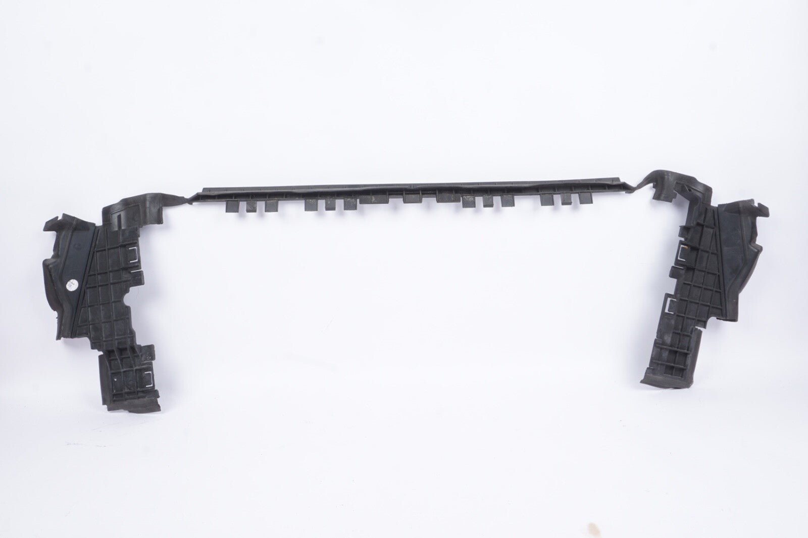 10-17 Mercedes W207 E350 E400 Radiator Support Baffle Air Duct 2075052530 OEM