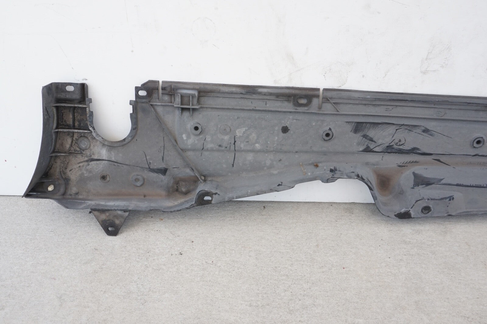 2011-2018 PORSCHE CAYENNE RIGHT SIDE FLOOR UNDER BODY SPLASH SHIELD COVER OEM