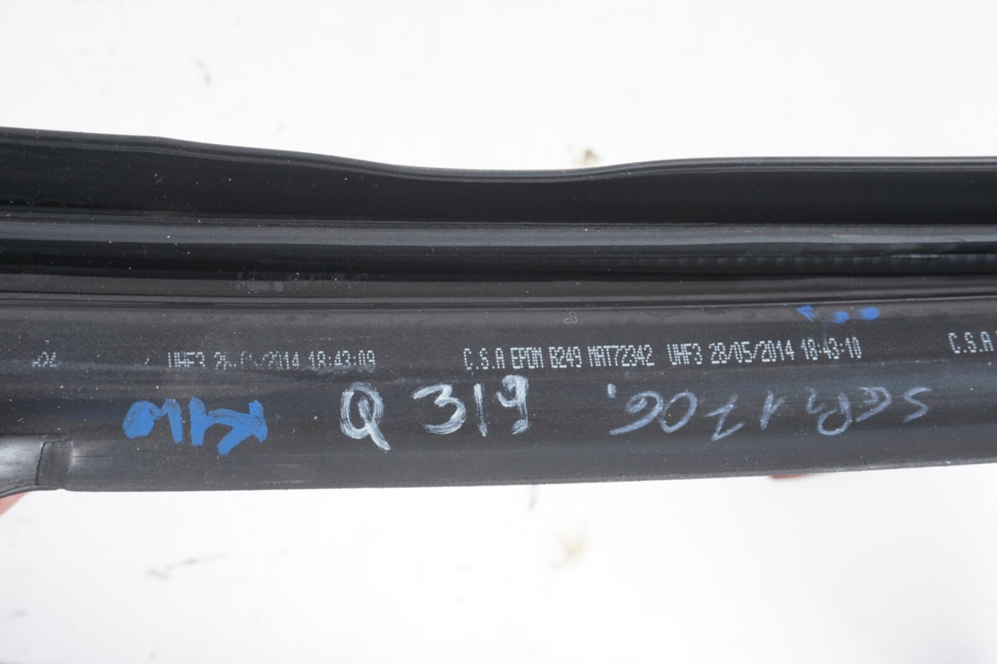 2014 - 2020 MASERATI GHIBLI FRONT RIGHT SIDE DOOR SEAL WEATHERSTRIP OEM