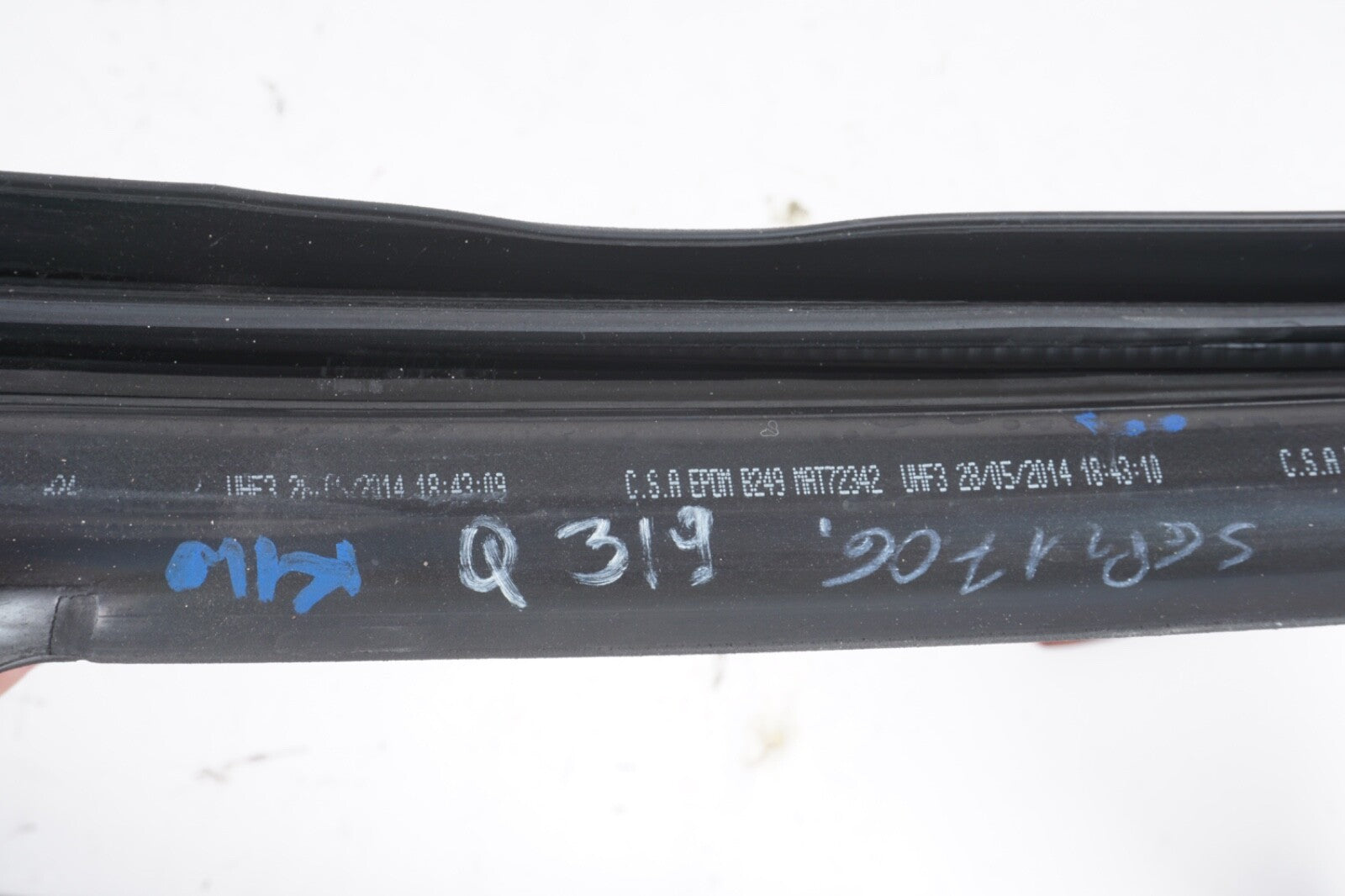 2014 - 2020 MASERATI GHIBLI FRONT RIGHT SIDE DOOR SEAL WEATHERSTRIP OEM