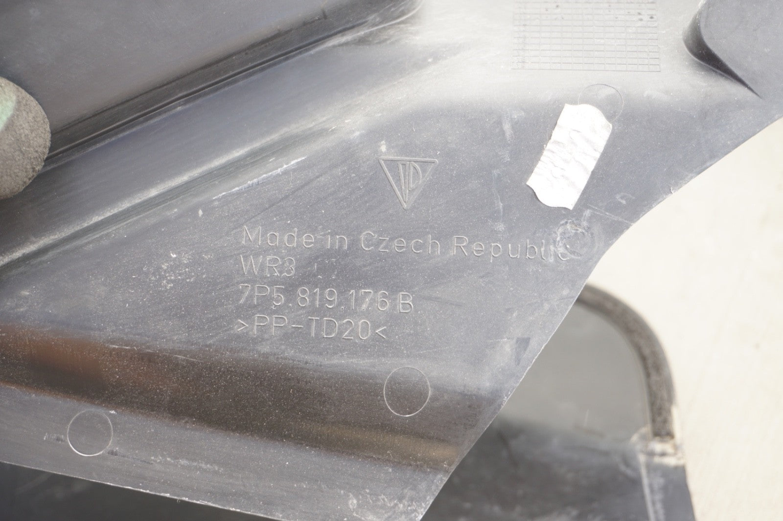 2011-2018 PORSCHE CAYENNE - Windshield COWL / Water Deflector / RAIN TRAY