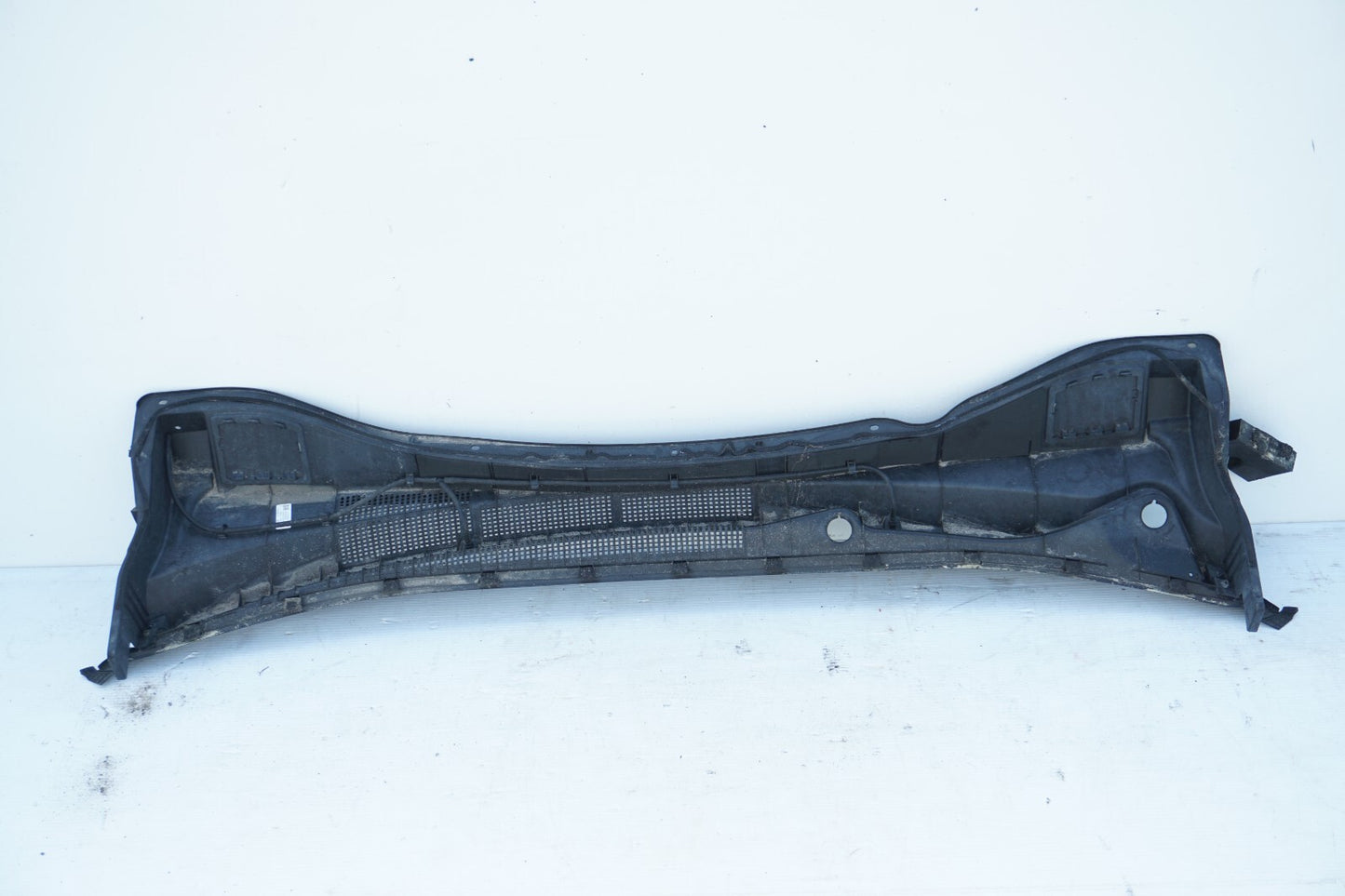 2013-2018 HYUNDAI SANTA FE FRONT WINDSHIELD WIPER GRILLE COVER COWL PANEL OEM