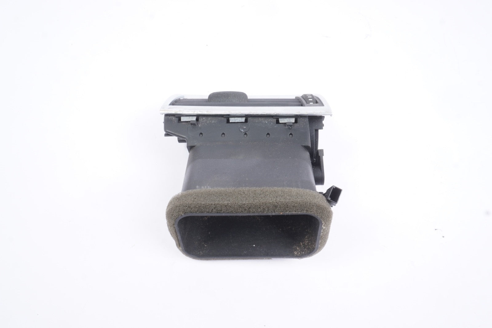 2004 - 2010 AUDI A8 QUATTRO - Front Right DASH AIR VENT 4E0820902