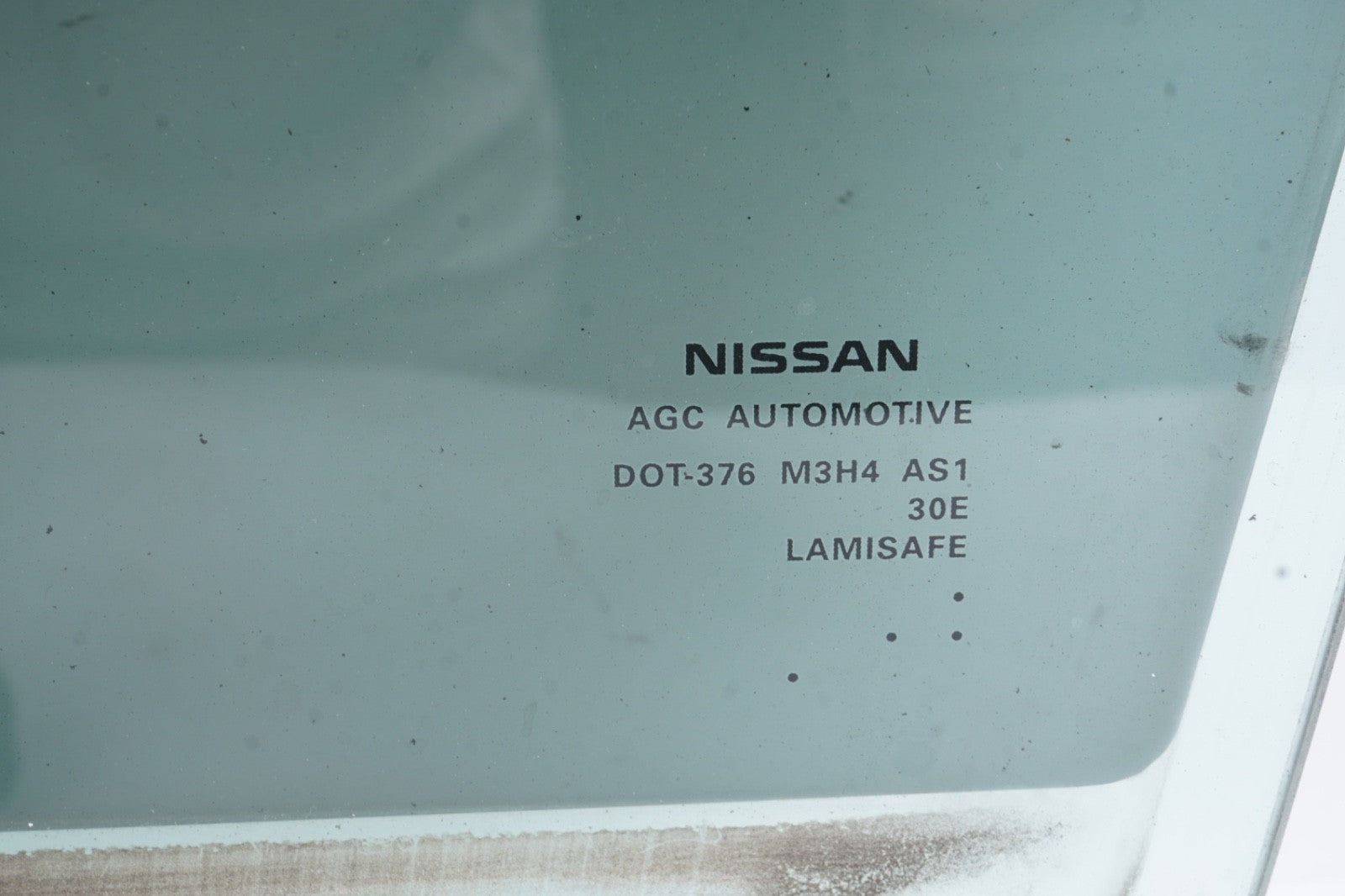 2017 - 2021 NISSAN TITAN FRONT LEFT SIDE DOOR WINDOW BLACK TINT GLASS OEM