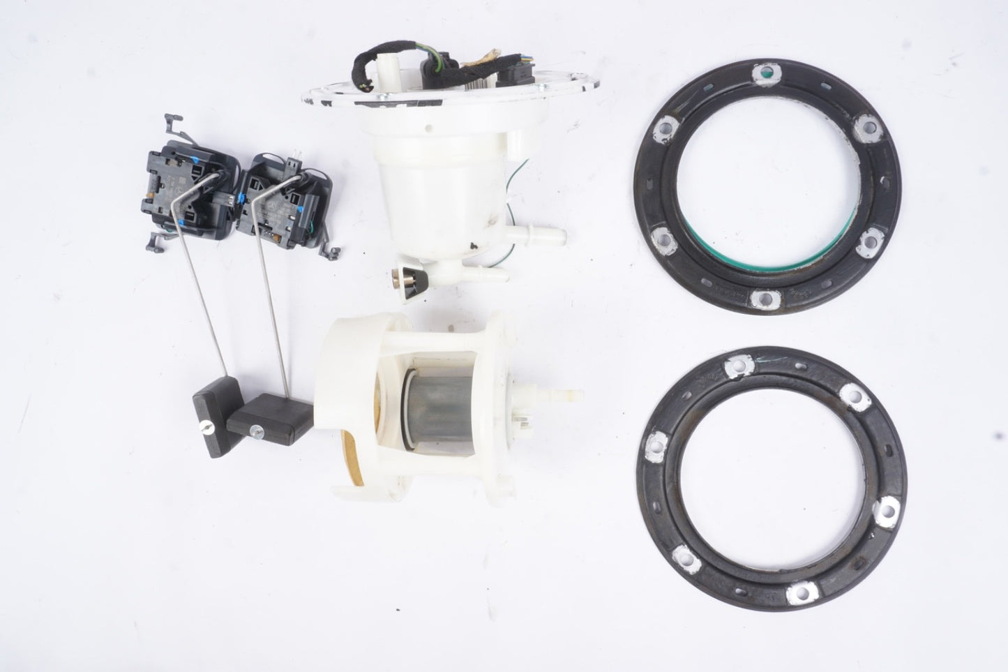 2010 - 2015 Mercedes W207 E350 Gas Fuel Pump OEM