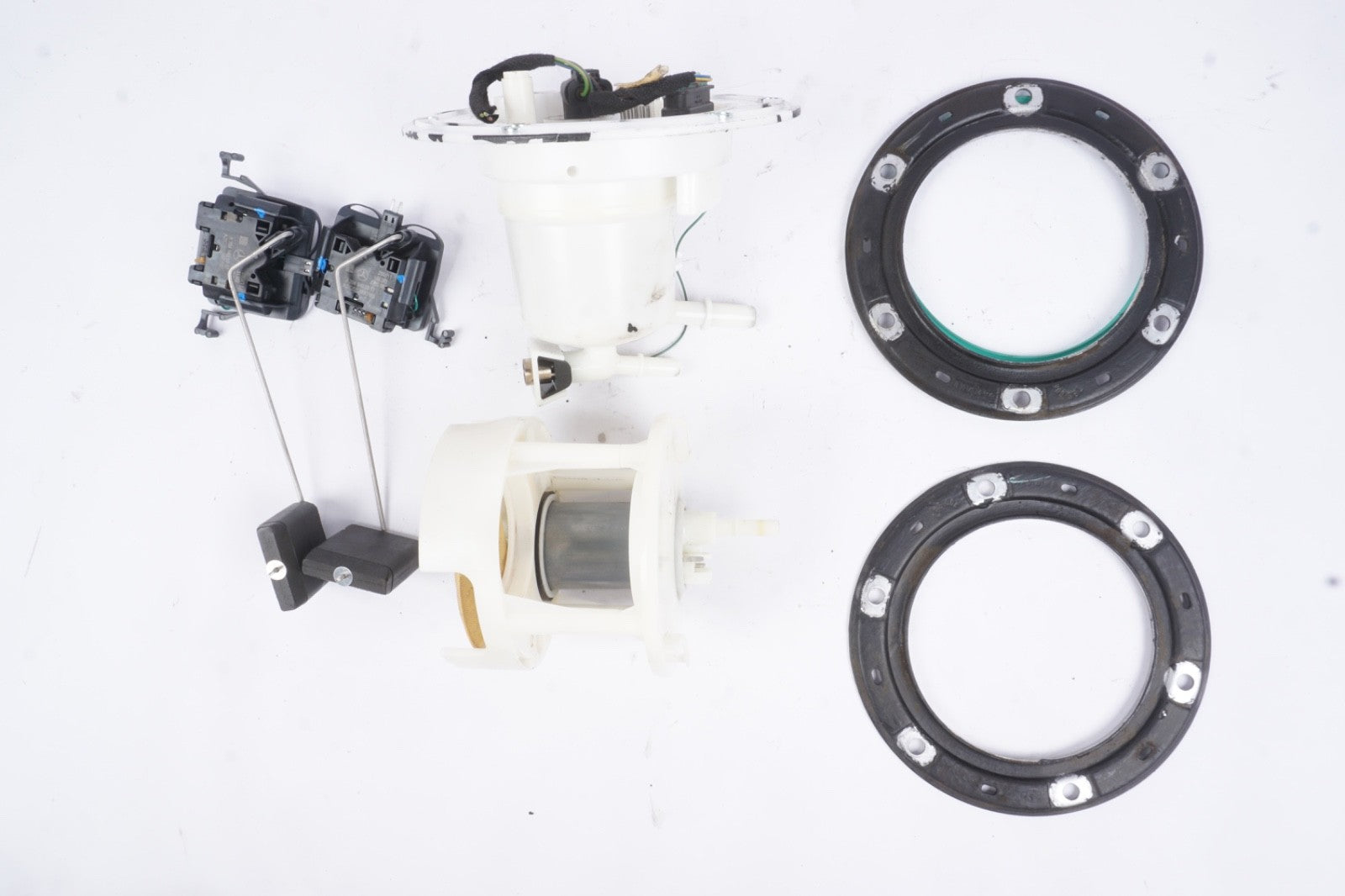 2010 - 2015 Mercedes W207 E350 Gas Fuel Pump OEM