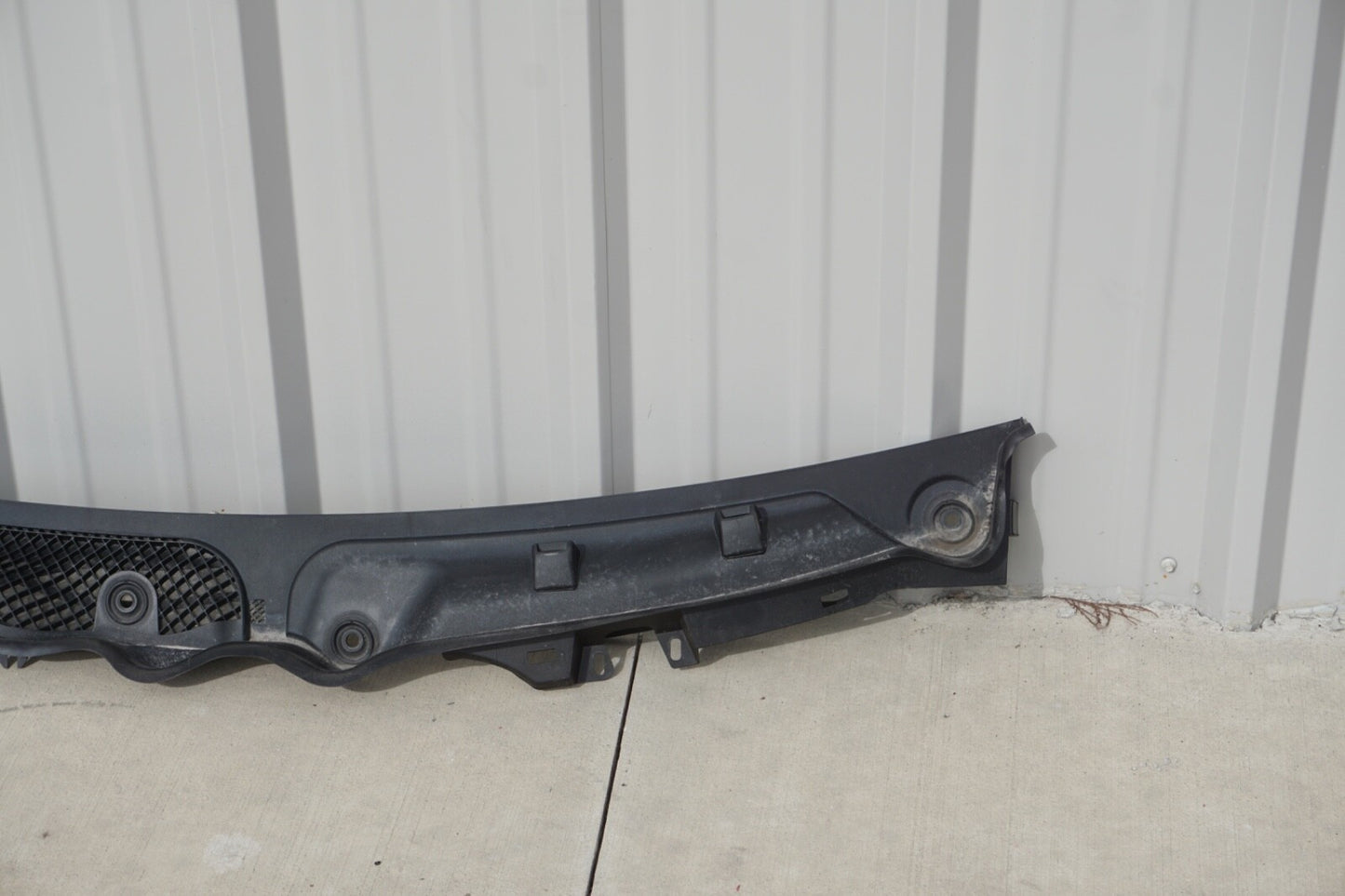 10-16 MERCEDES E350 E550  OEM C207 COUPE WINDSHIELD WIPER COWL PANEL 2078300713