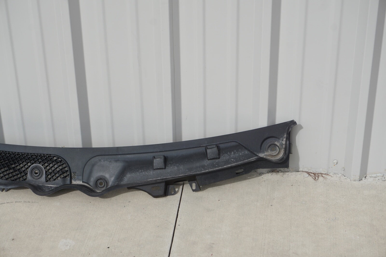 10-16 MERCEDES E350 E550  OEM C207 COUPE WINDSHIELD WIPER COWL PANEL 2078300713