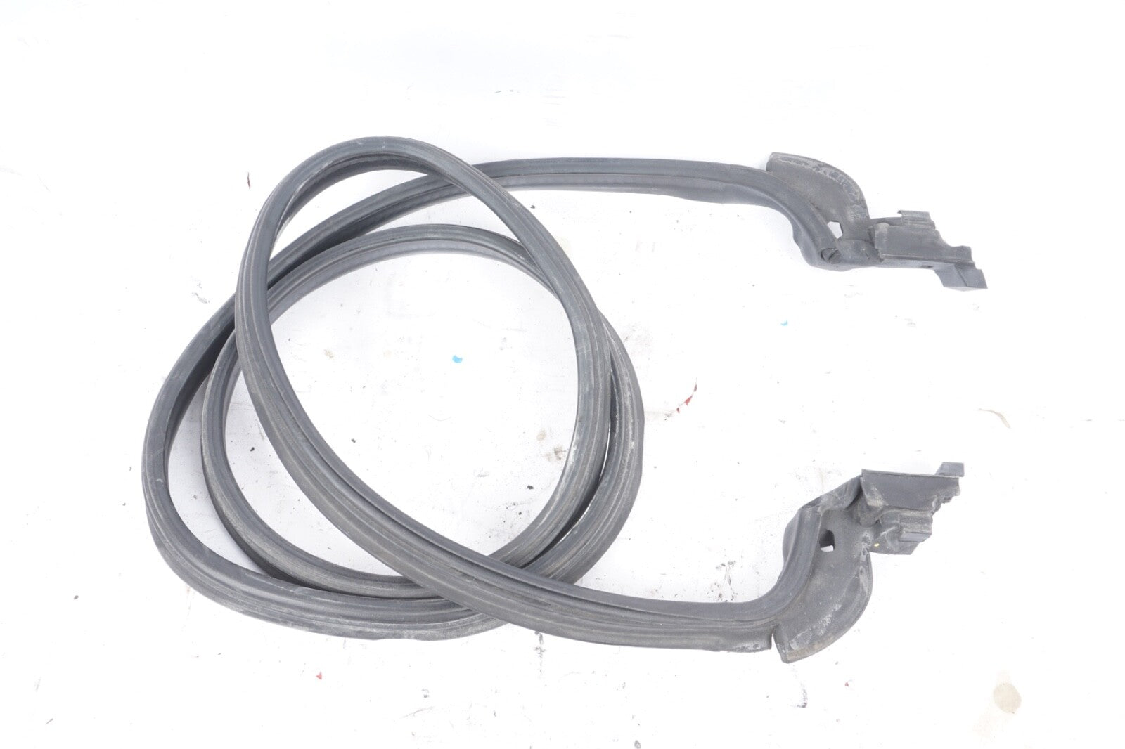 11-14 MERCEDES-BENZ E350 CONVERTIBLE ROOF RUBBER SEAL A2077500398