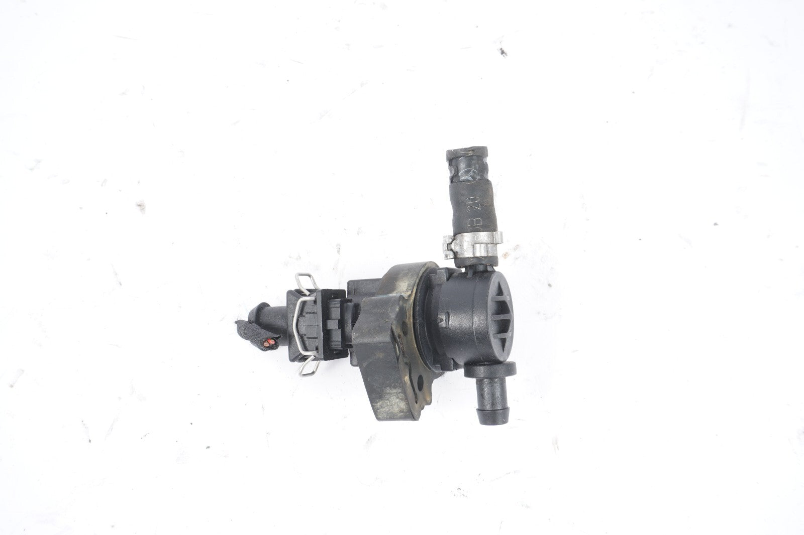03-06 Mercedes SL500 Vapor Emission Purge Valve 0004701593  OEM