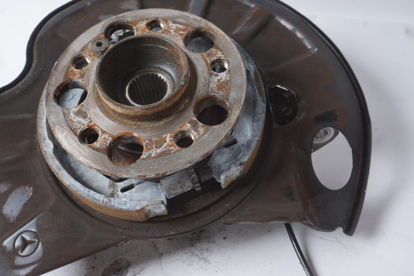07-14 Mercedes W216 CL550 S550 Rear Left Wheel Carrier Spindle Knuckle Hub 56k