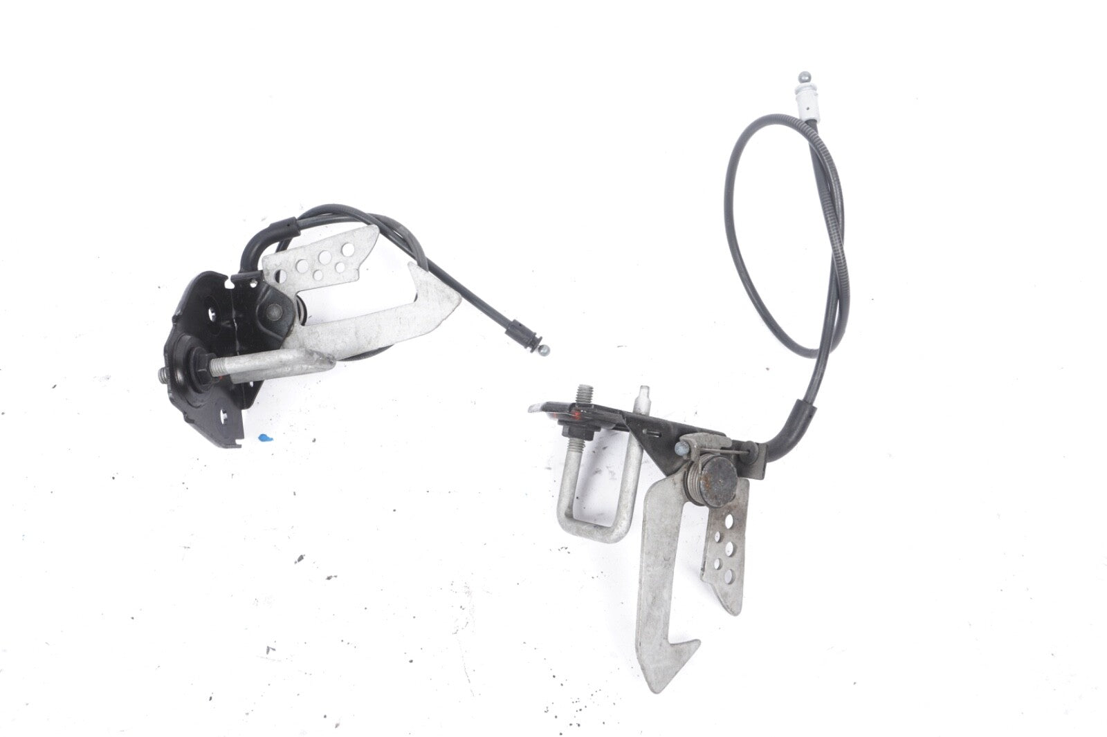 2012-2018 BMW M6 650i Left Right Upper HOOD Latch / LOCK 7183764