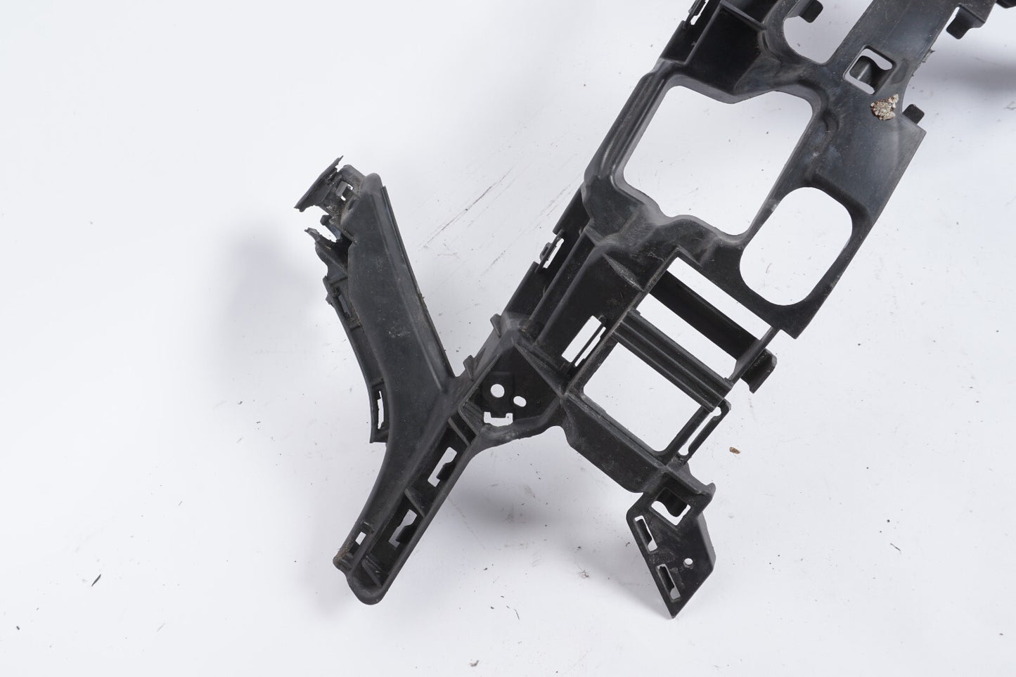 12-14 Mercedes C250 C300 w204 Front Bumper Mount Bracket Left Driver Side OEM
