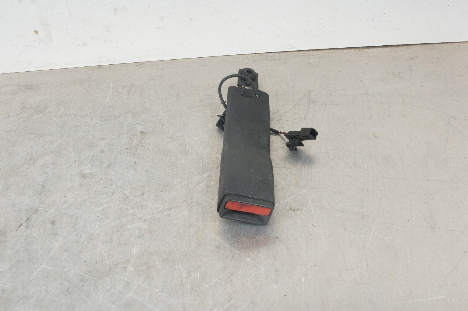 2020-2022 CADILLAC CT4 FRONT RIGHT SEAT BELT BUCKLE BLACK 84690861 OEM