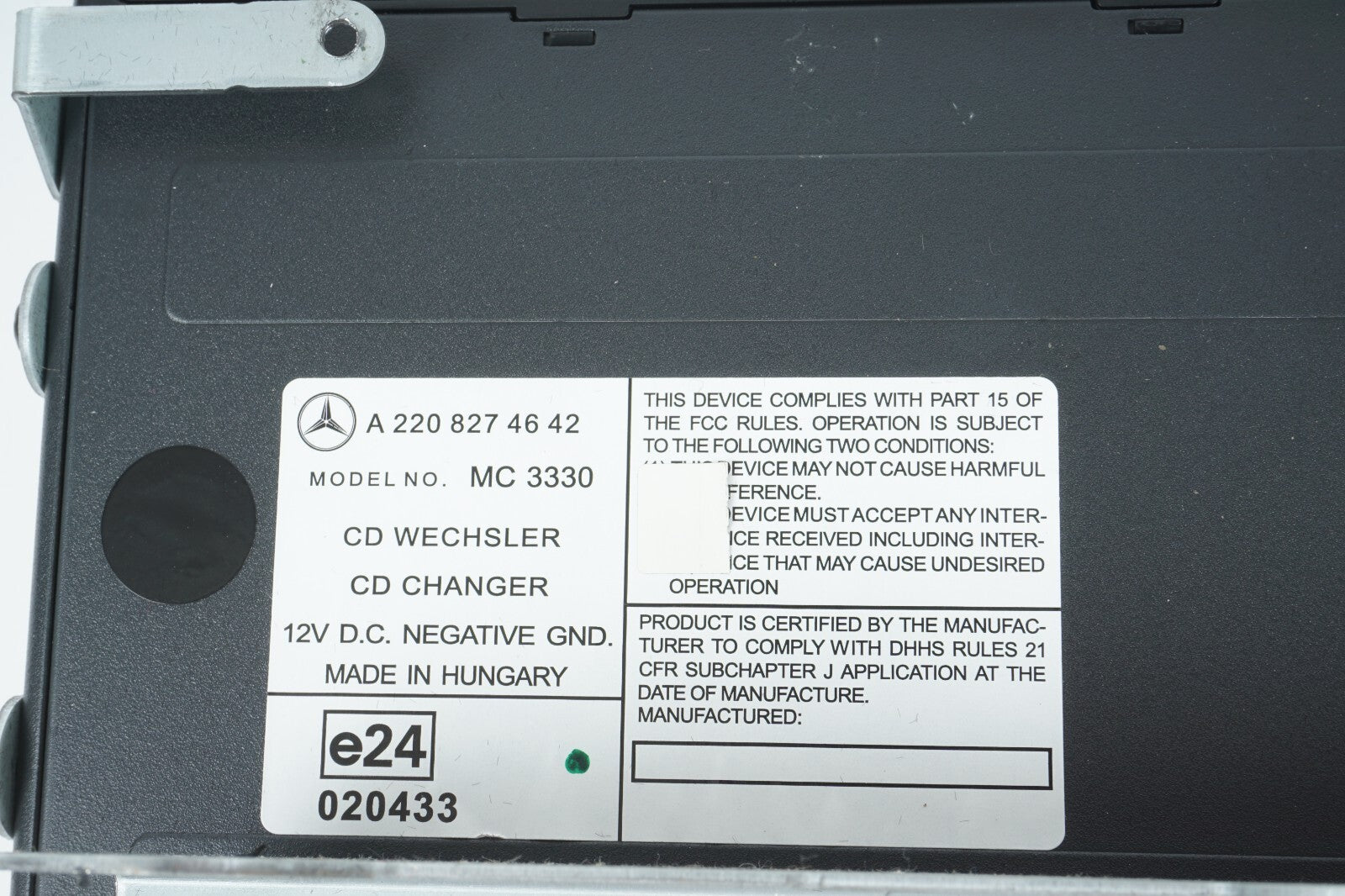 2003 - 2008 Mercedes SL500 R230 CD Changer 6 Disk Player  2208274642  OEM