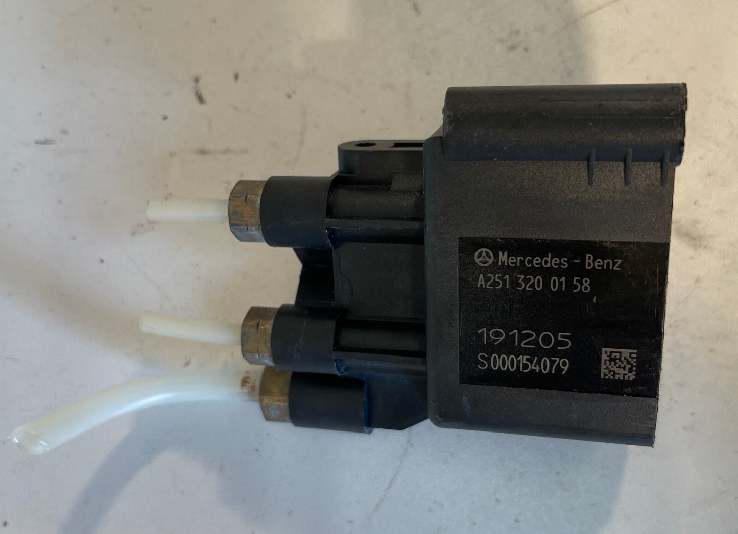 06-10 MERCEDES R350 R500 W251 AIR SUSPENSION CONTROL VALVE BLOCK MODULE  OEM