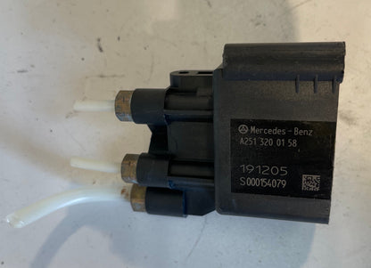06-10 MERCEDES R350 R500 W251 AIR SUSPENSION CONTROL VALVE BLOCK MODULE  OEM