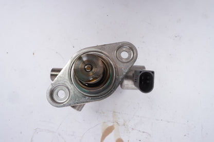 12-18 Mercedes W212 E400 C300 GLE350 M276 High Pressure Fuel Pump w/ Housing OEM