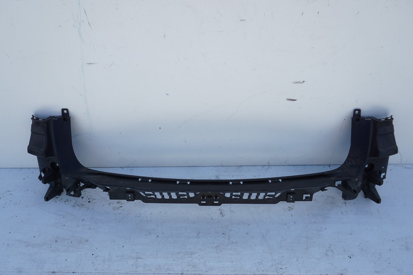 2010 - 2017 BMW 535i 550i GT Rear Bumper Center Guide Mounting Bracket F07
