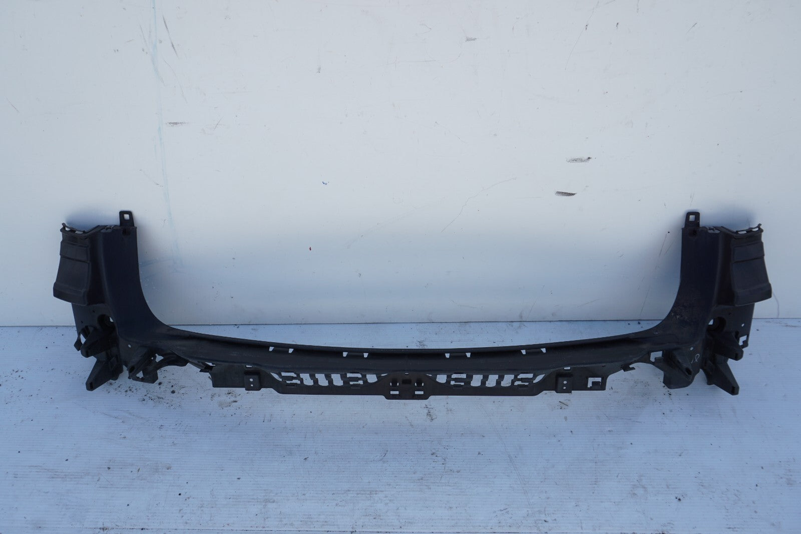 2010 - 2017 BMW 535i 550i GT Rear Bumper Center Guide Mounting Bracket F07