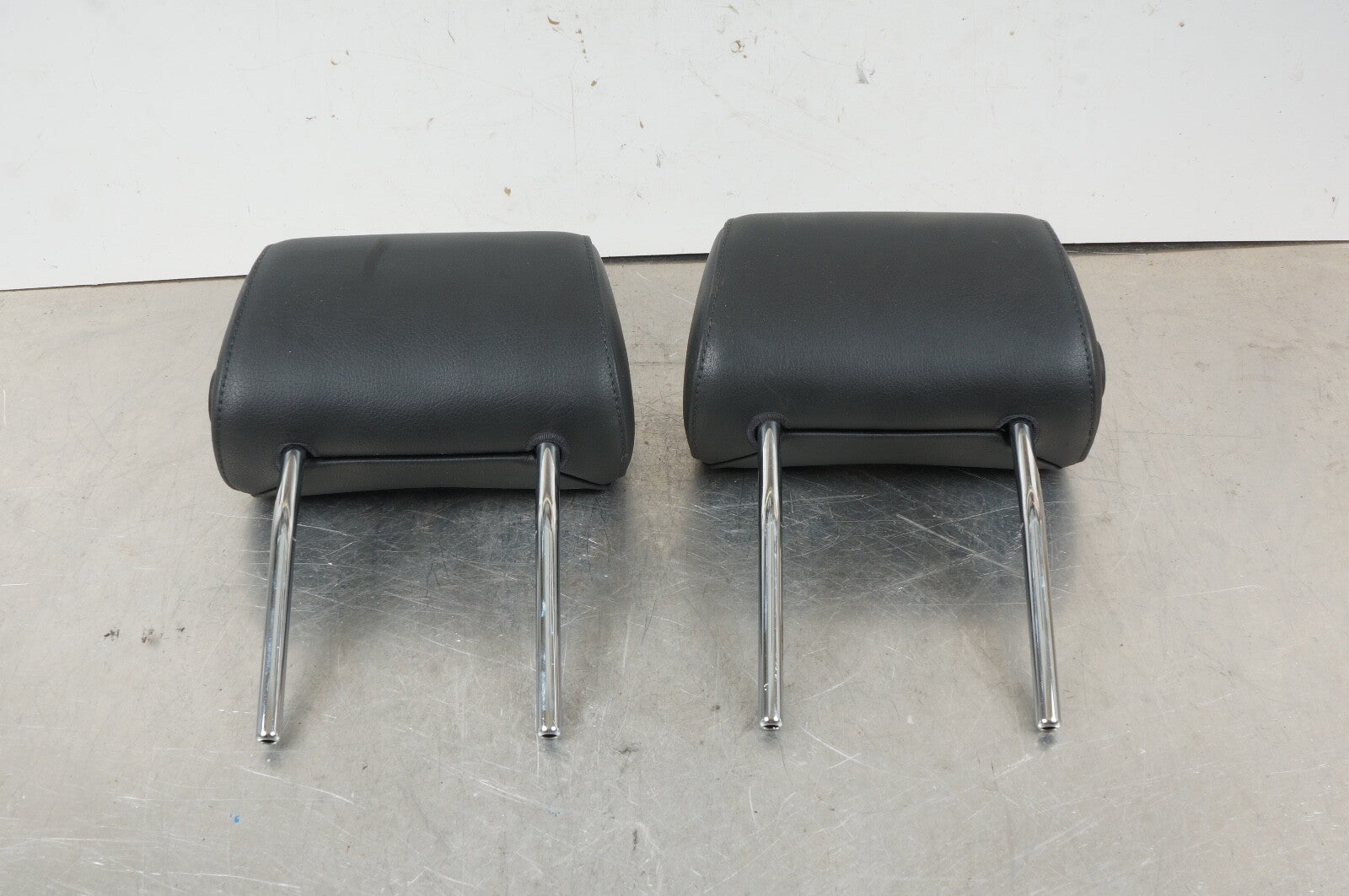 2005 - 2011 AUDI A6 FRONT DRIVER PASSENGER HEAD RESTS BLACK LEATHER