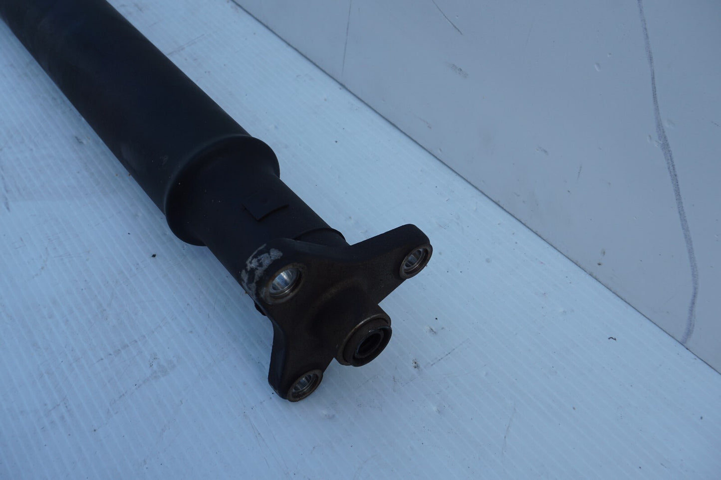 2010-2016 BMW 550I GT F07 REAR DRIVESHAFT 7562825-15 OEM