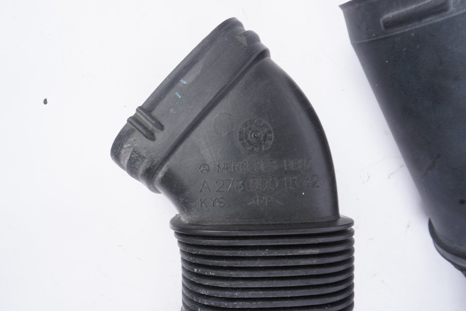 2012 - 13  W221 MERCEDES BENZ S550 AIR INTAKE HOSE DUCT LINE LEFT AND RIGHT PAIR