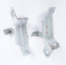 2011-2018 PORSCHE CAYENNE - Front LEFT RIGHT Fender Mount / Bracket 95850360900