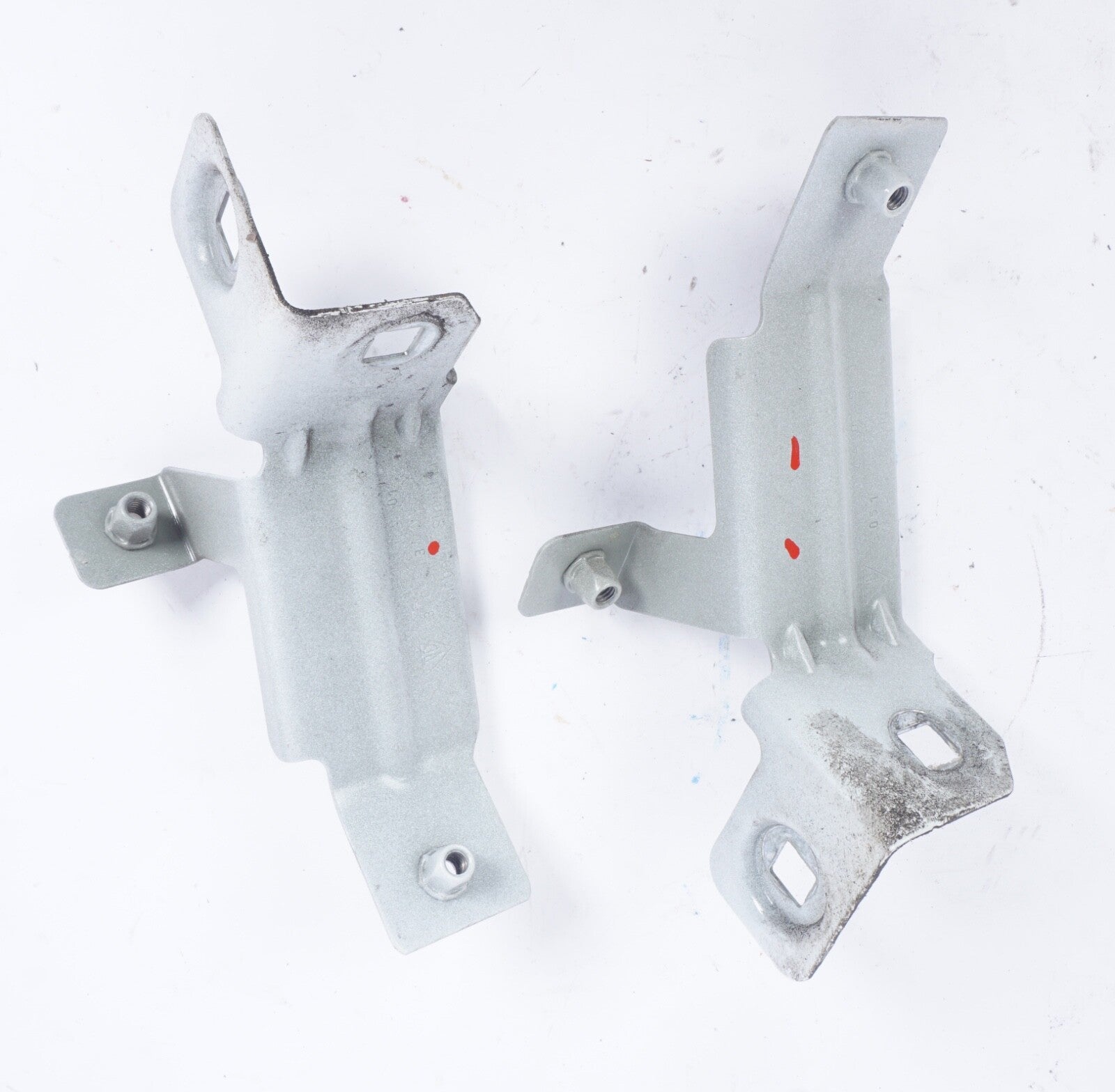 2011-2018 PORSCHE CAYENNE - Front LEFT RIGHT Fender Mount / Bracket 95850360900