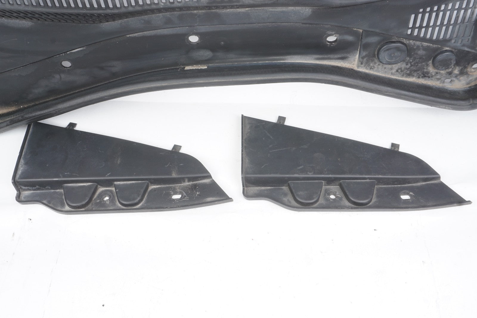 2014-2020 Maserati Ghibli Windshield Wiper Cowl Vent Grille Panel OEM