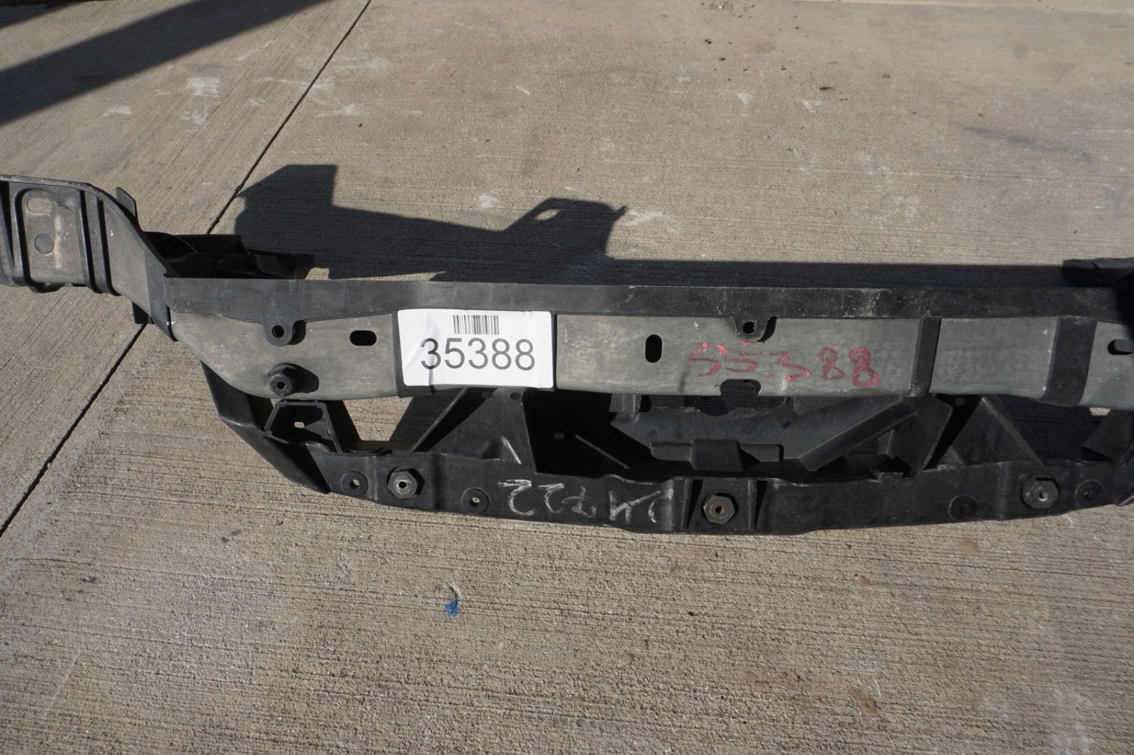 2011 - 2014 Porsche Cayenne Front Reinforcement Bar Upper Radiator Support Clip
