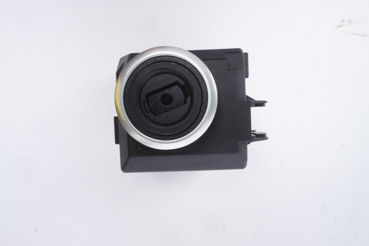 2016 - 2020 MERCEDES GLA250 X156 ENGINE IGNITION START STOP SWITCH BUTTON OEM