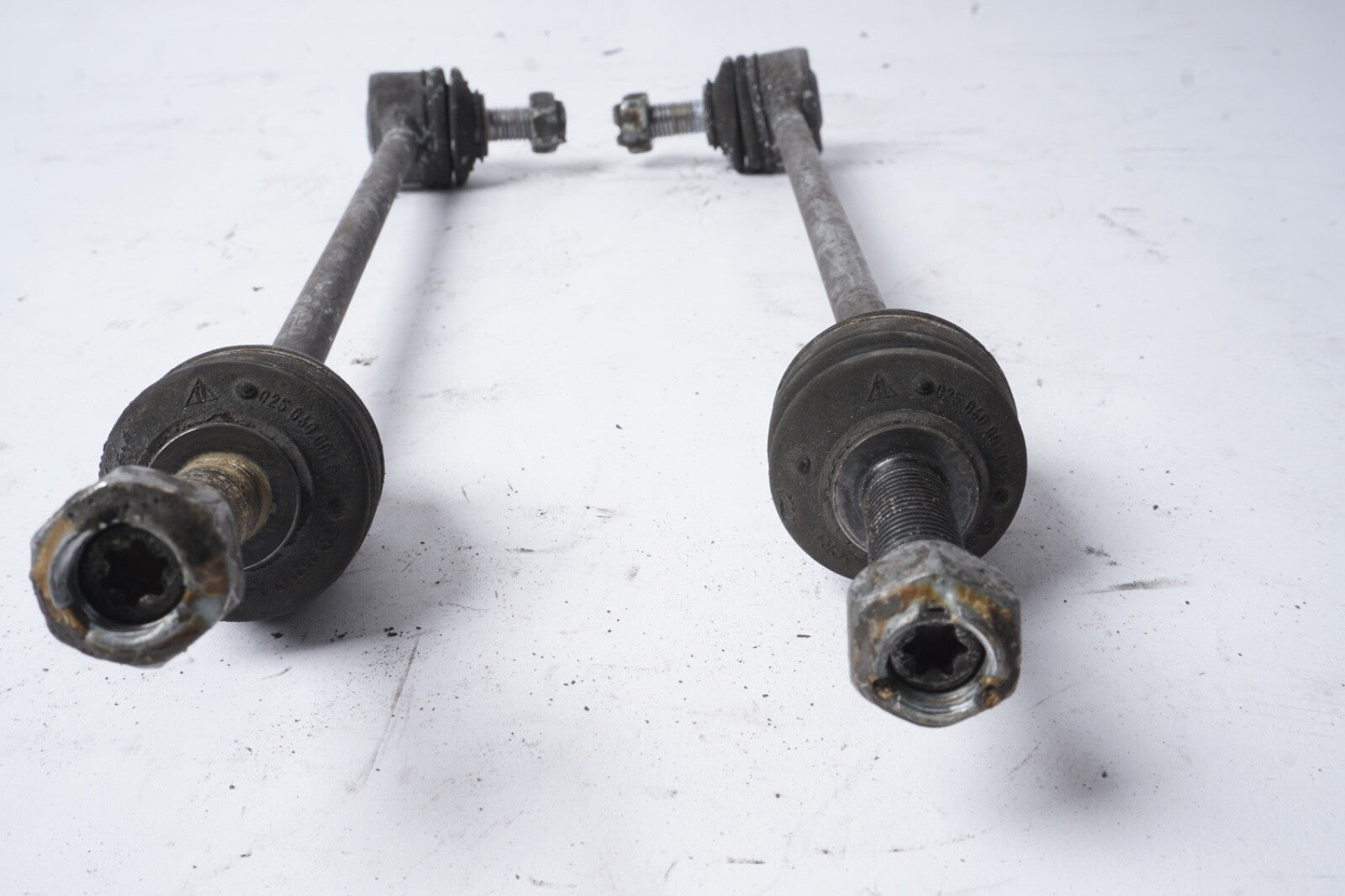 07-2013 Mercedes W221 S550 front left right stabilizer sway bar link