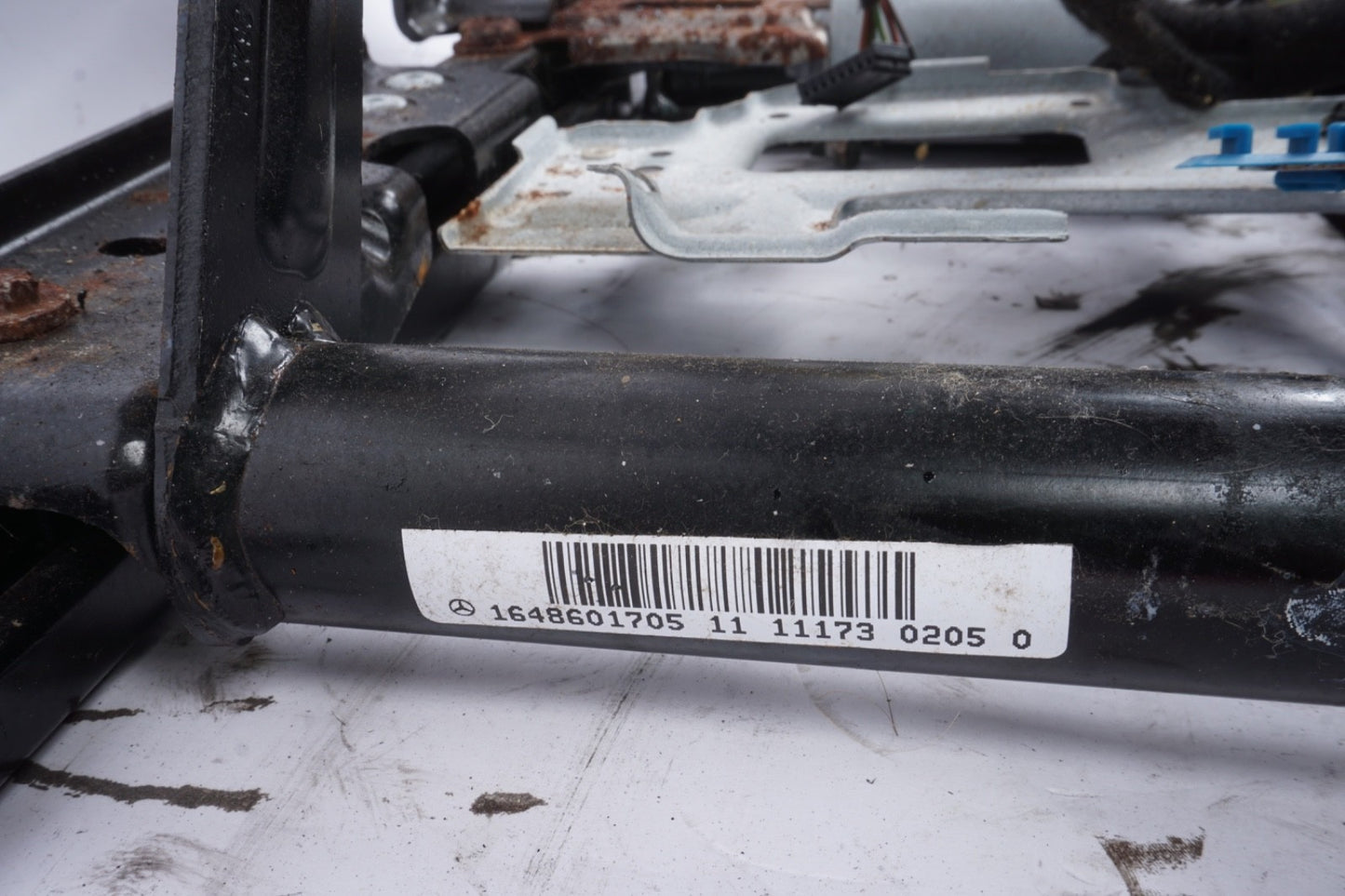 2007 - 2013 Mercedes W221 S550 S600 S65 Front Left Lower Seat Rail Track Frame