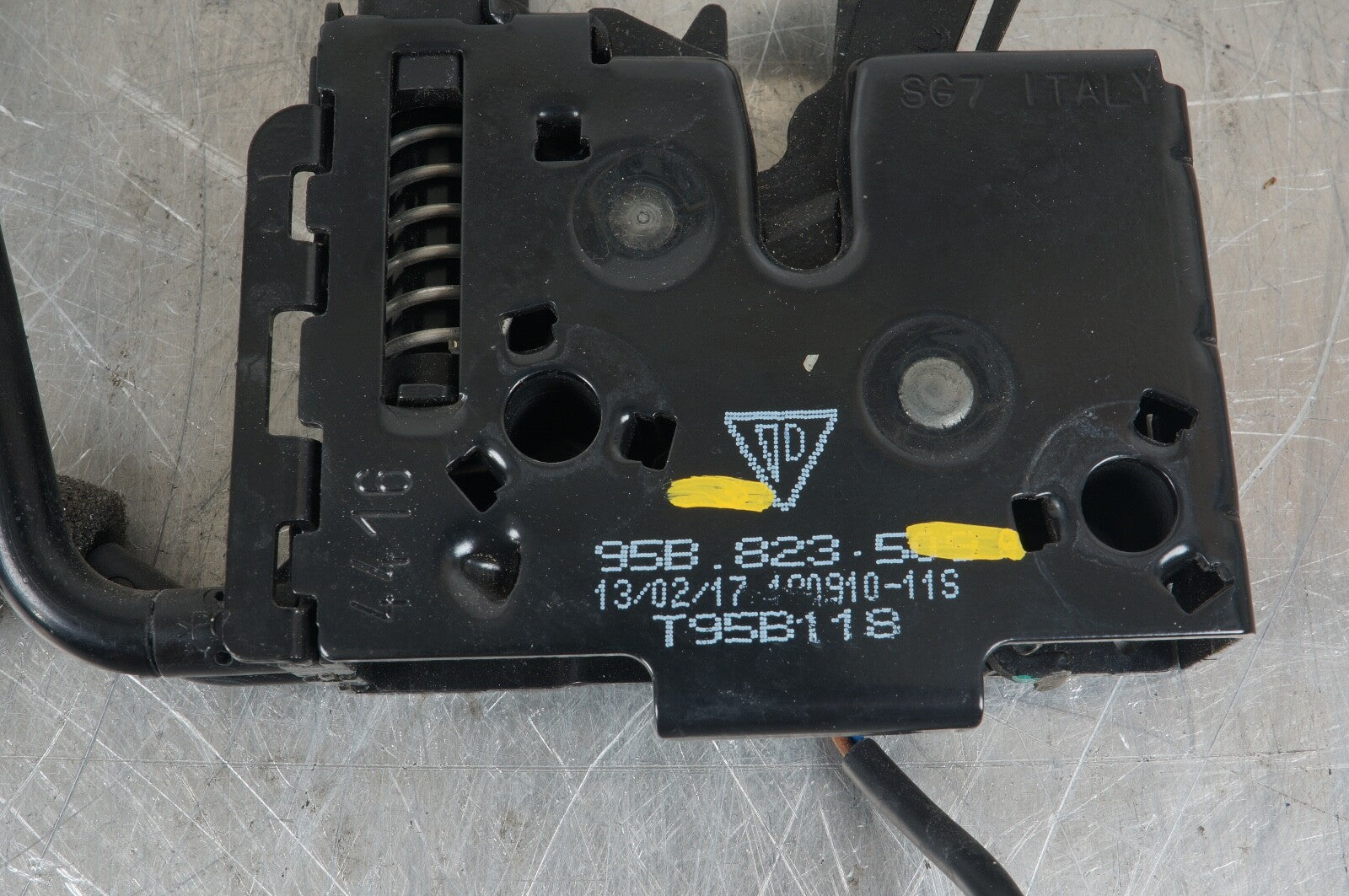 2010 - 2020 BENTLEY MULSANNE Hood Lock Latch Release Cable Wiring X 2