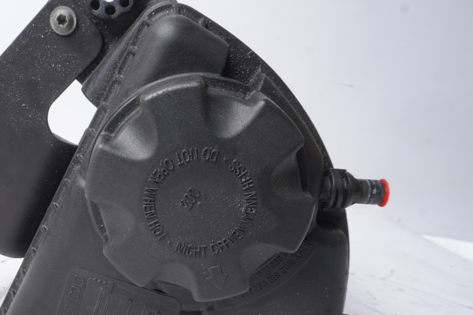 2011-2016 BMW 550i 650i F10 Coolant Reservoir Expansion Tank  7601948 OEM