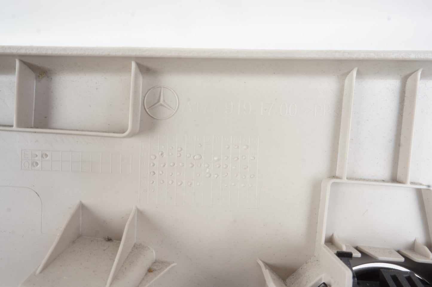 2022 MERCEDES GLB250 EQB FRONT LEFT SEAT OUTER COVER PANEL AND INNER COVER PANEL