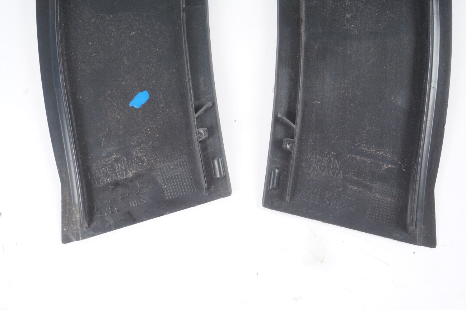 2011-2014 PORSCHE CAYENNE - Left Right Outer TAIL Light / LAMP TRIM 95863125600