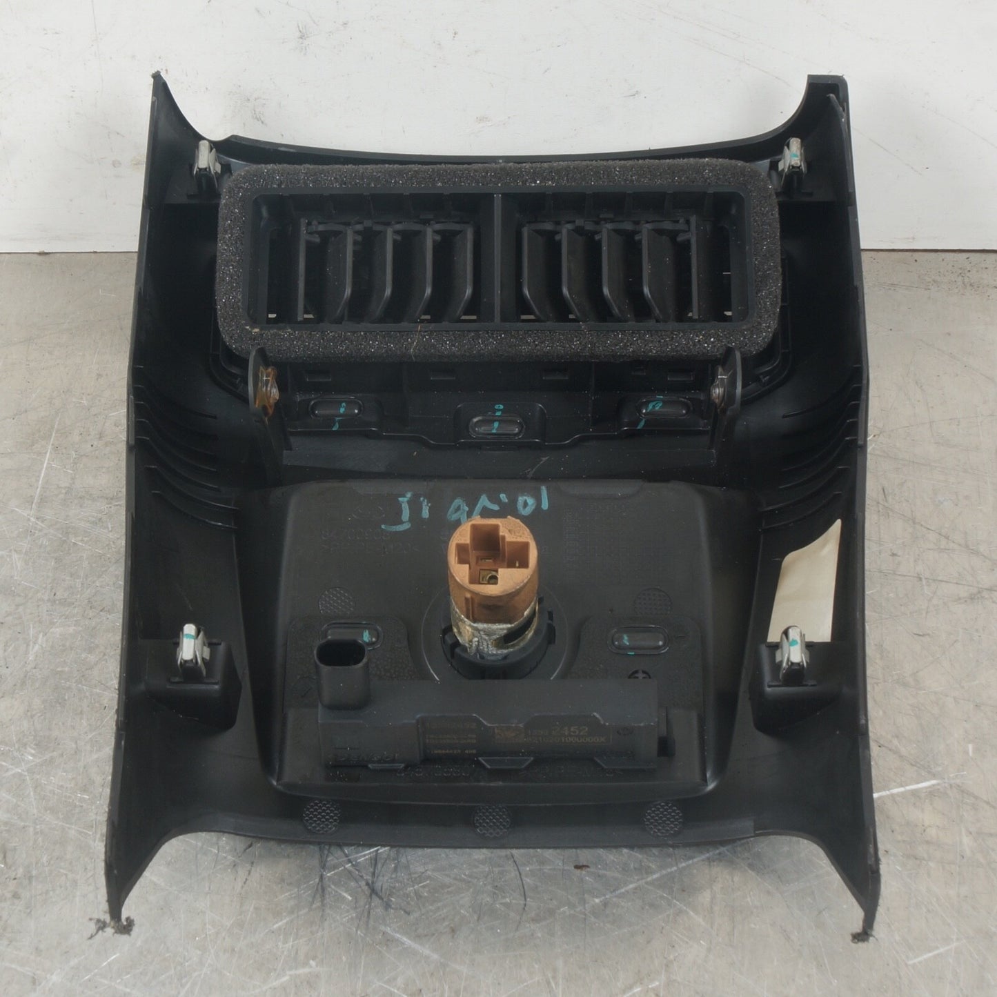 2020 2021 2022 2023 CADILLAC CT4 REAR VENT Genuine GM F Panel 84700908