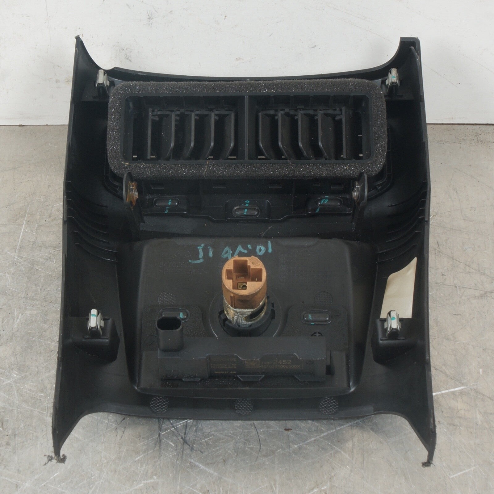 2020 2021 2022 2023 CADILLAC CT4 REAR VENT Genuine GM F Panel 84700908