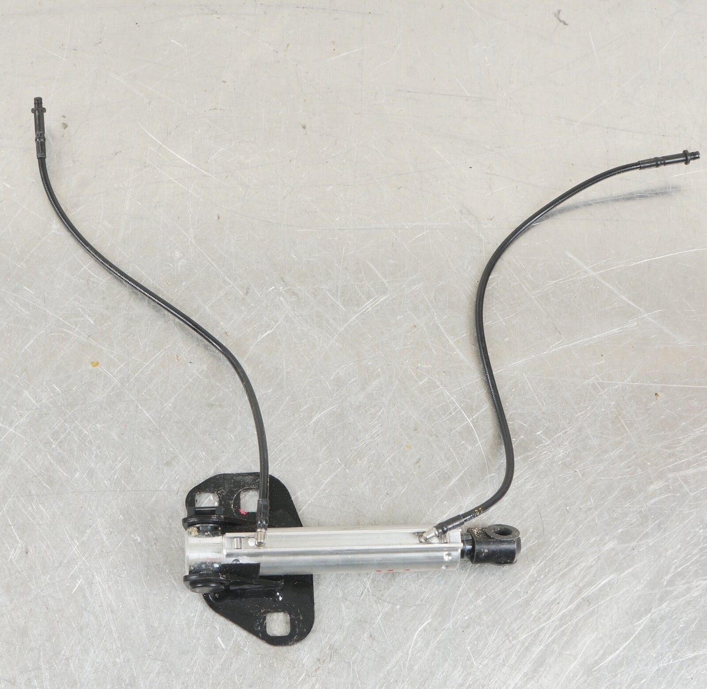 06-13 VOLVO C70 CONVERTIBLE ROOF TOP HYDRAULIC  SHOCK LINE 31