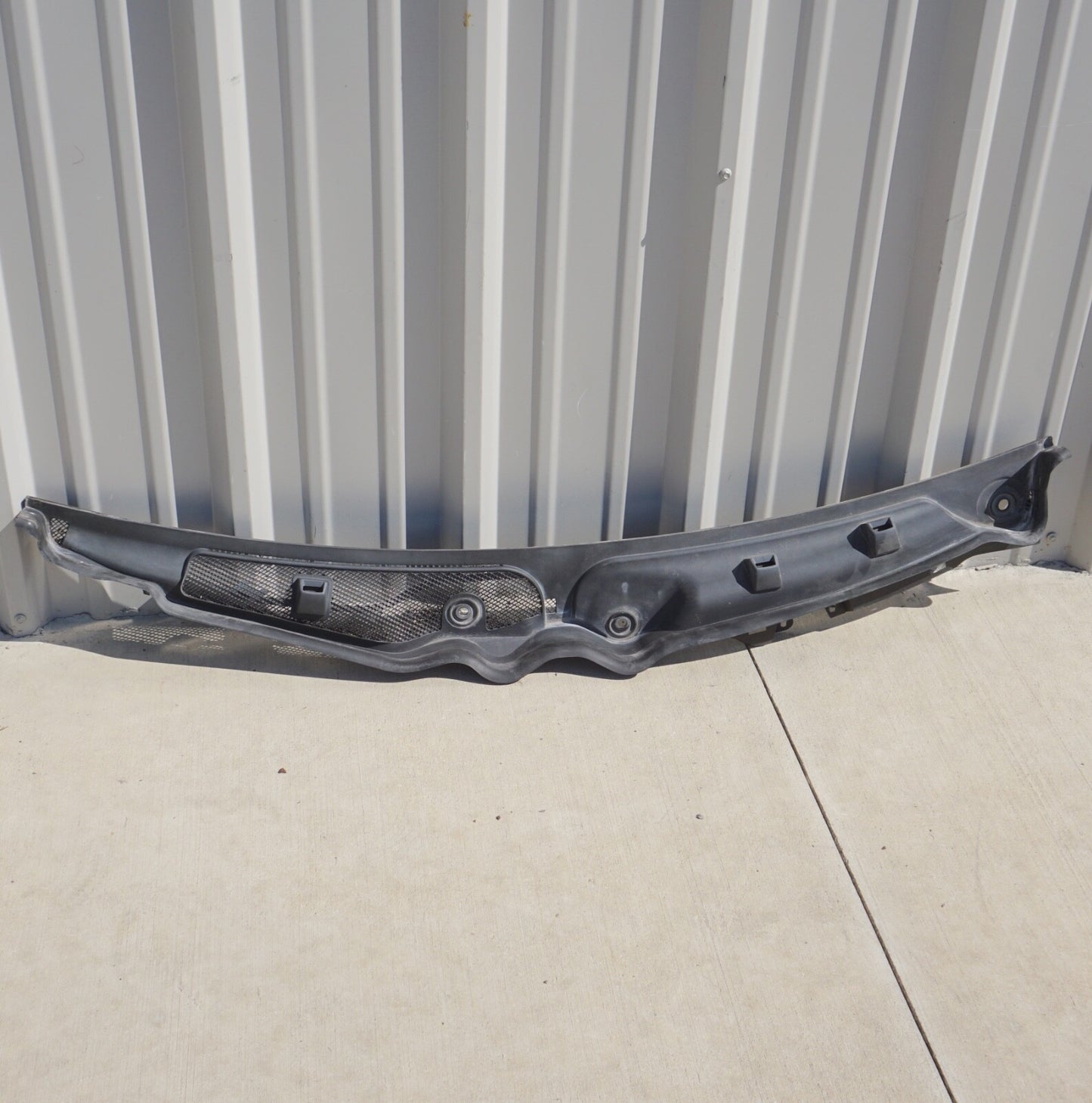 2010-2014 Mercedes W207 E550 Coupe Front Windshield Wiper Cowl Panel Washer OEM