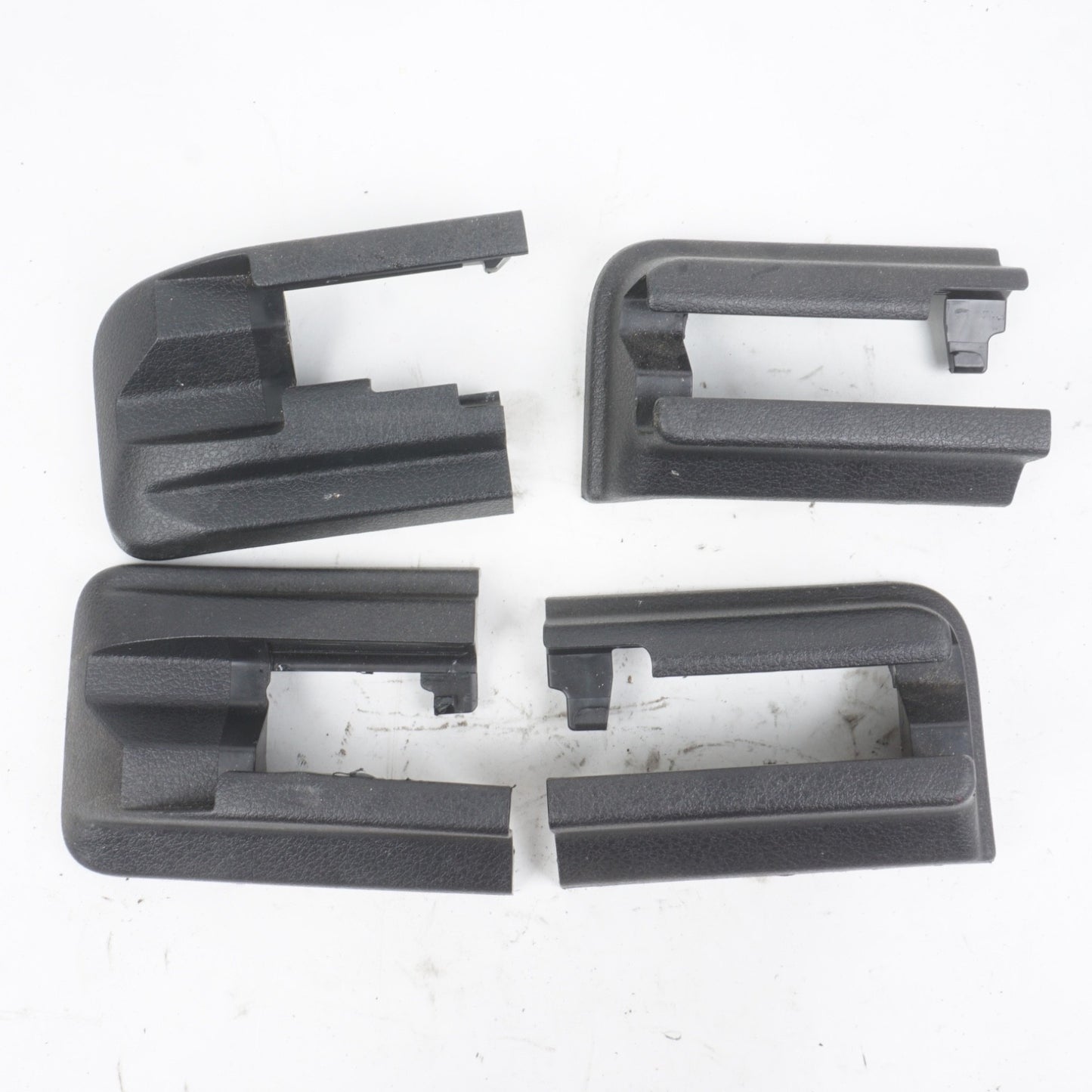 2022 - 2024 MERCEDES EQB350 EQB300 FRONT LEFT SEAT TRACK END COVER TRIM