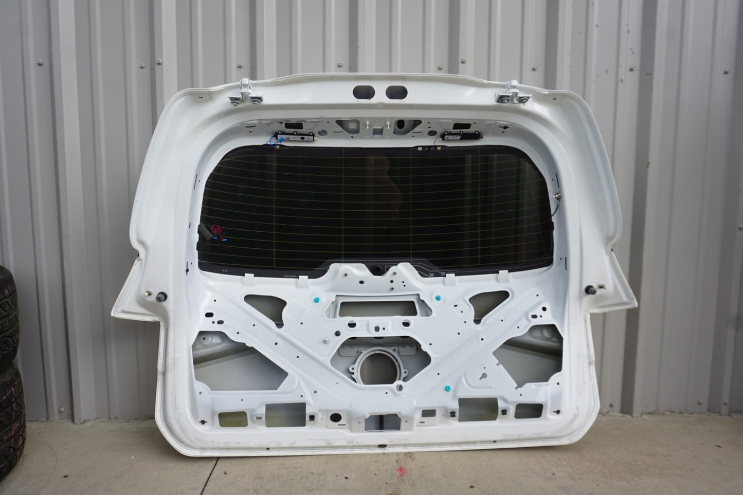 2022 - 2025 MERCEDES EQB300 X243 TAIL GATE TAILGATE TRUNK LID HATCH WHITE