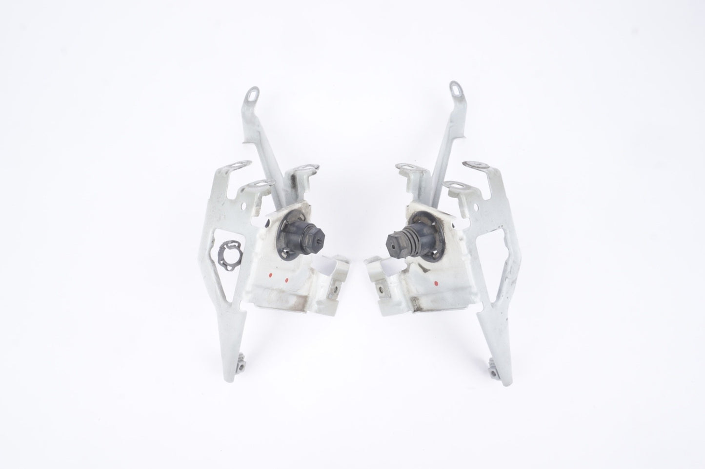 12-19 OEM BMW Front Left Right Fender Bracket White 7230583 F13 F06 F12