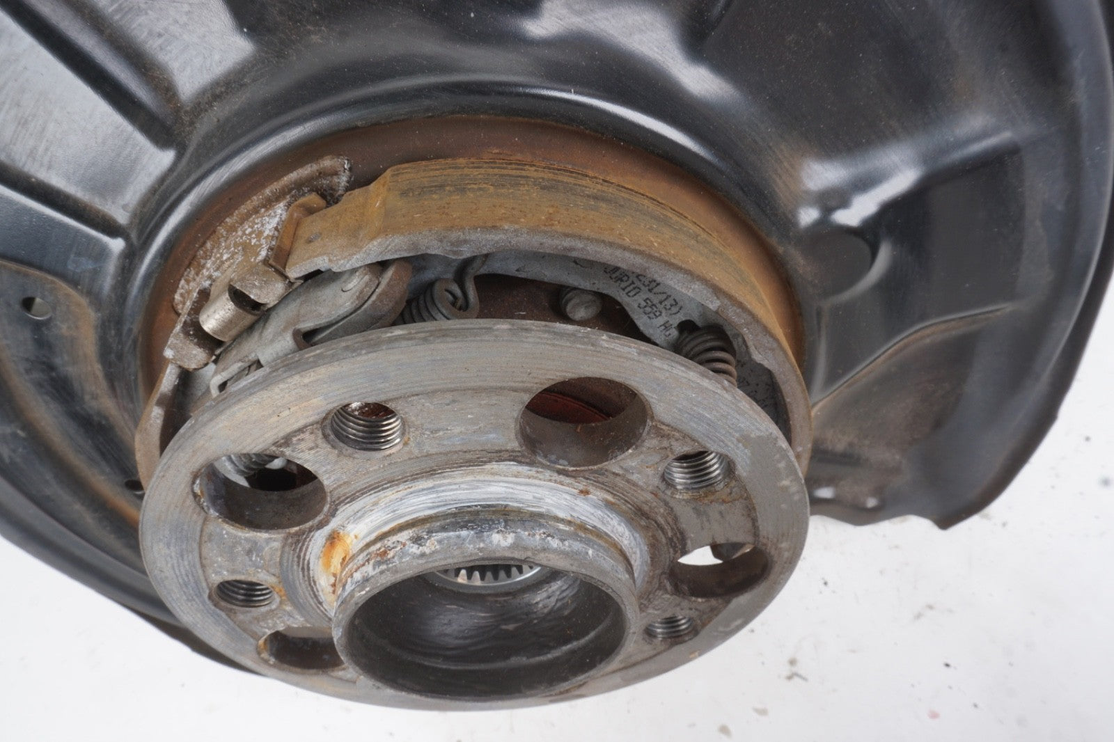 2012 - 2014 Mercedes C250 C350 Rear Left Spindle Knuckle Hub OEM